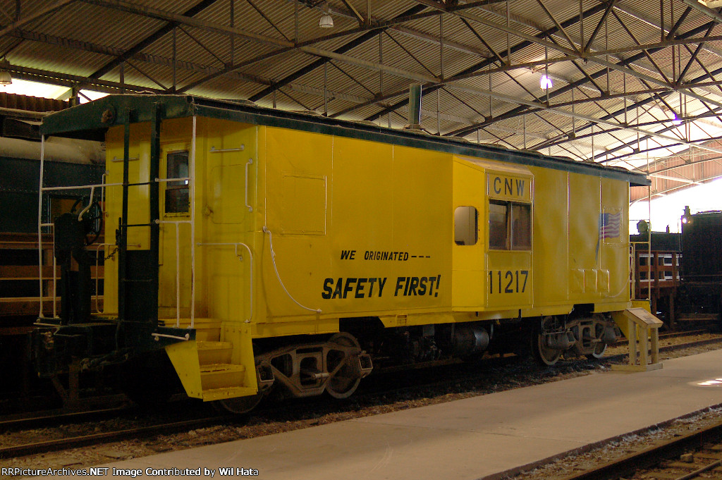 C&NW Bay Window Caboose 11217